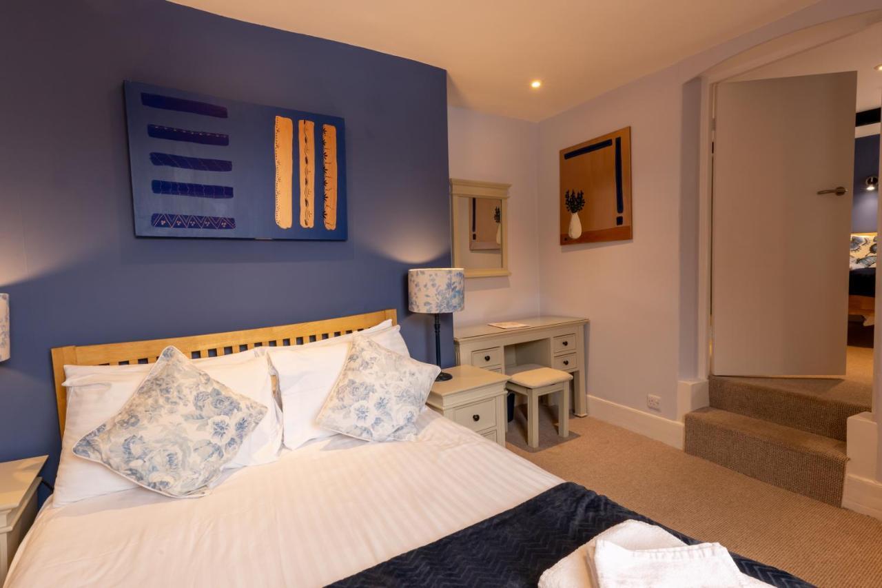 The Old Vicarage Hotel & Restaurant Bridgwater Exterior foto A bedroom at the hotel