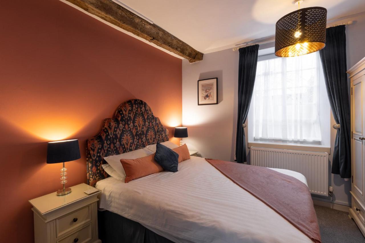 The Old Vicarage Hotel & Restaurant Bridgwater Exterior foto A bedroom at the hotel